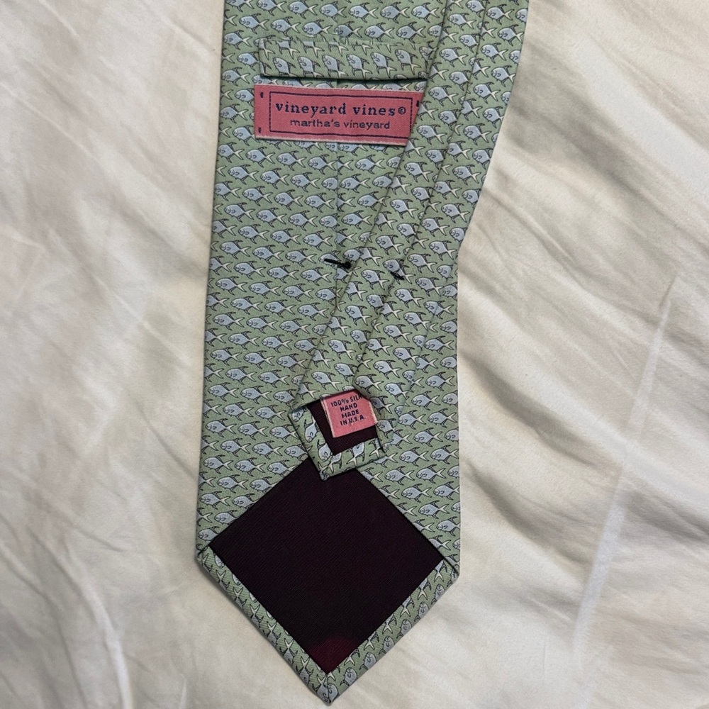 100% Silk Vineyard Vines Blue and Green Men's Tie